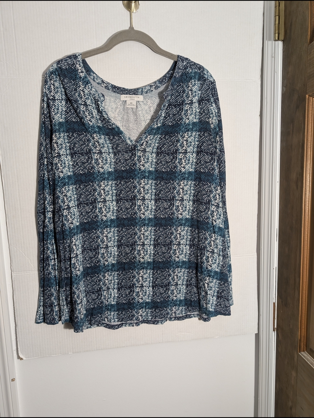 Liz Claiborne Teal and Navy Plaid Long-Sleeve V-Neck Top